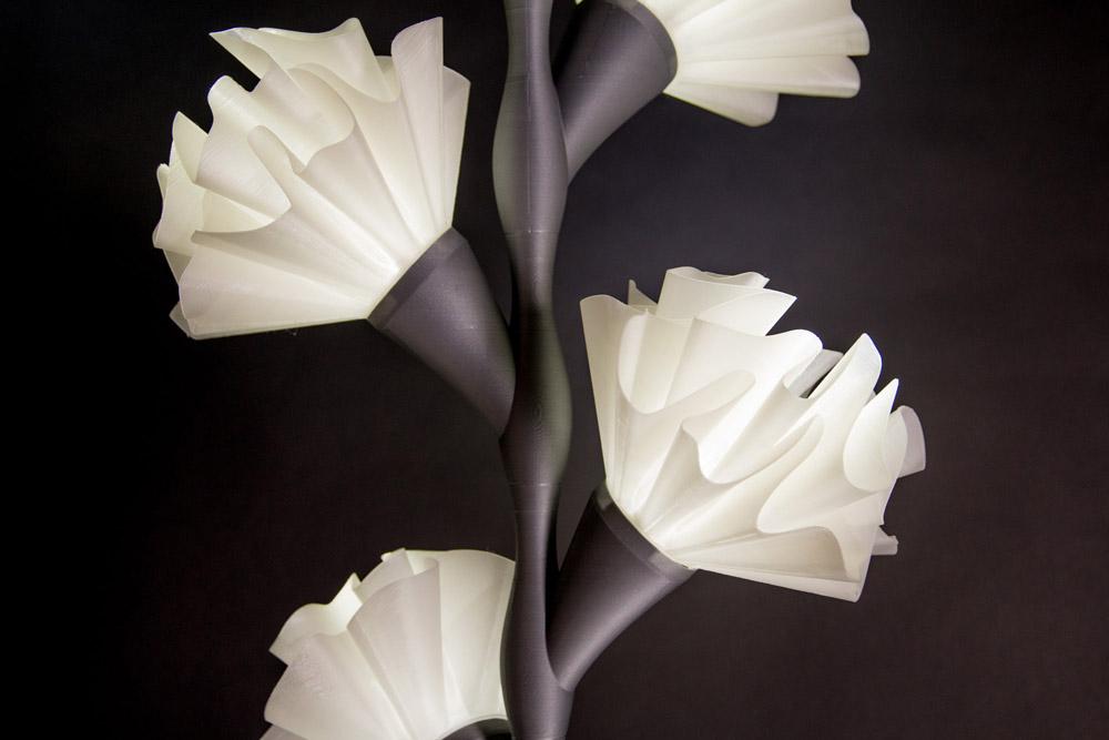 3D printed flower lamps